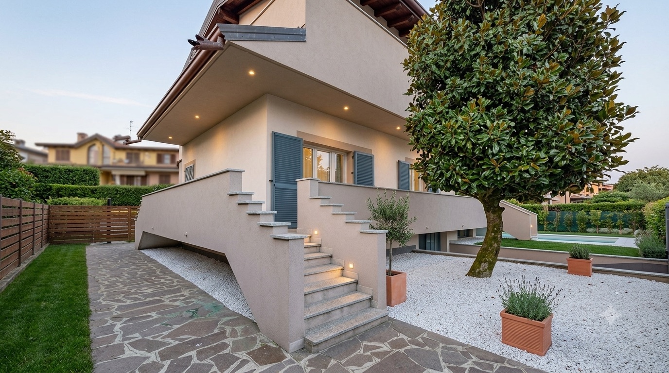 Villa unifamiliare in vendita a Inzago, vista serale con giardino e piscina